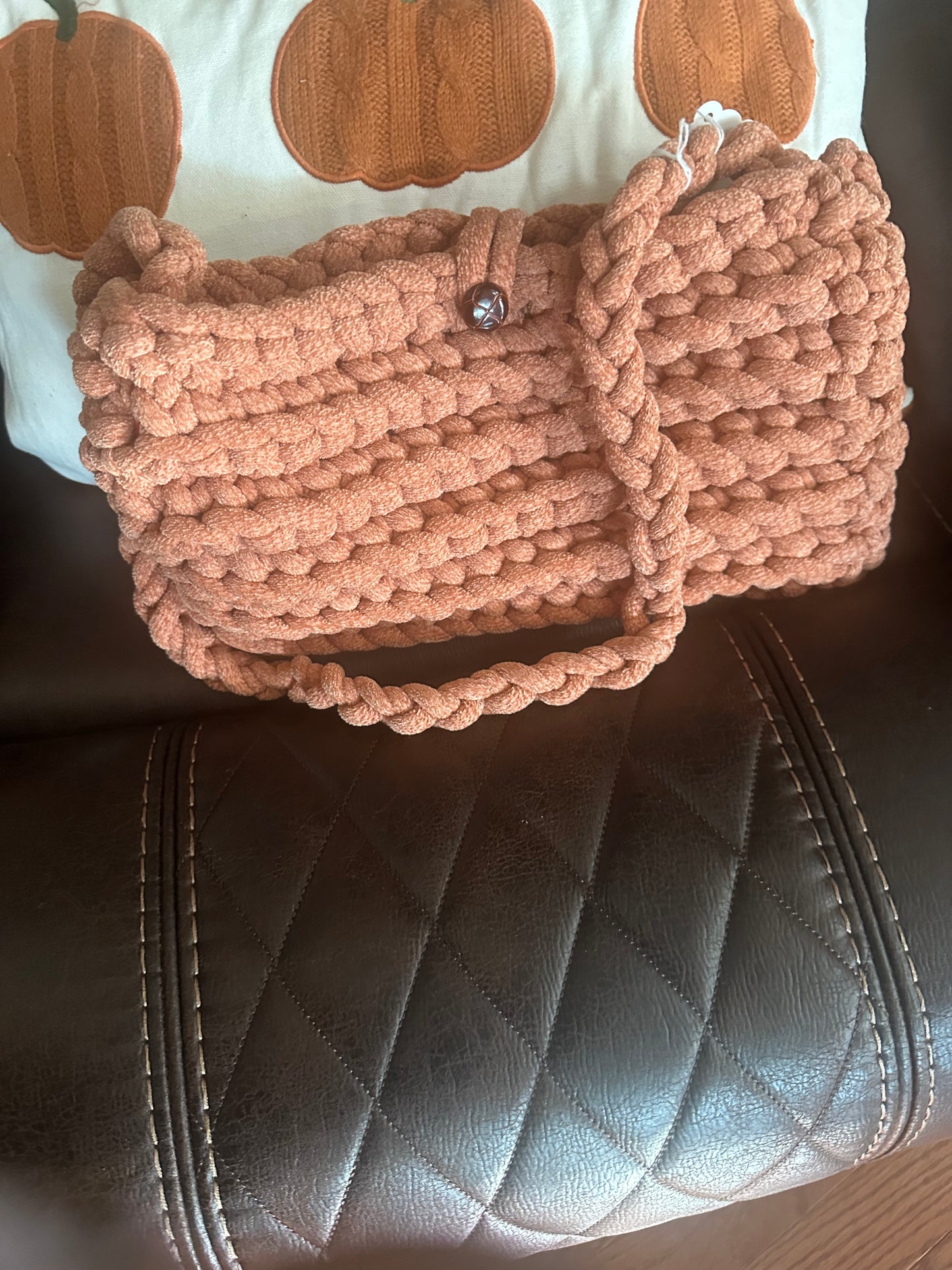 Chunky midsize purse