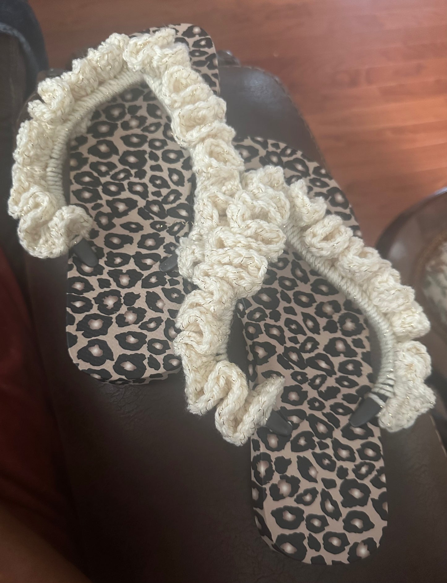 Trendy ruffle leopard print flipflop